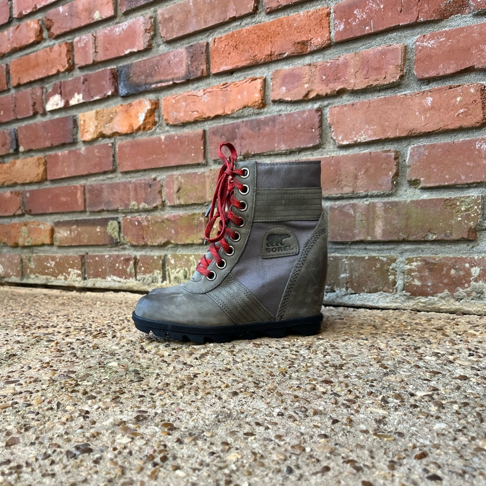 Sorel Women's Winter Boots - Gray and Red